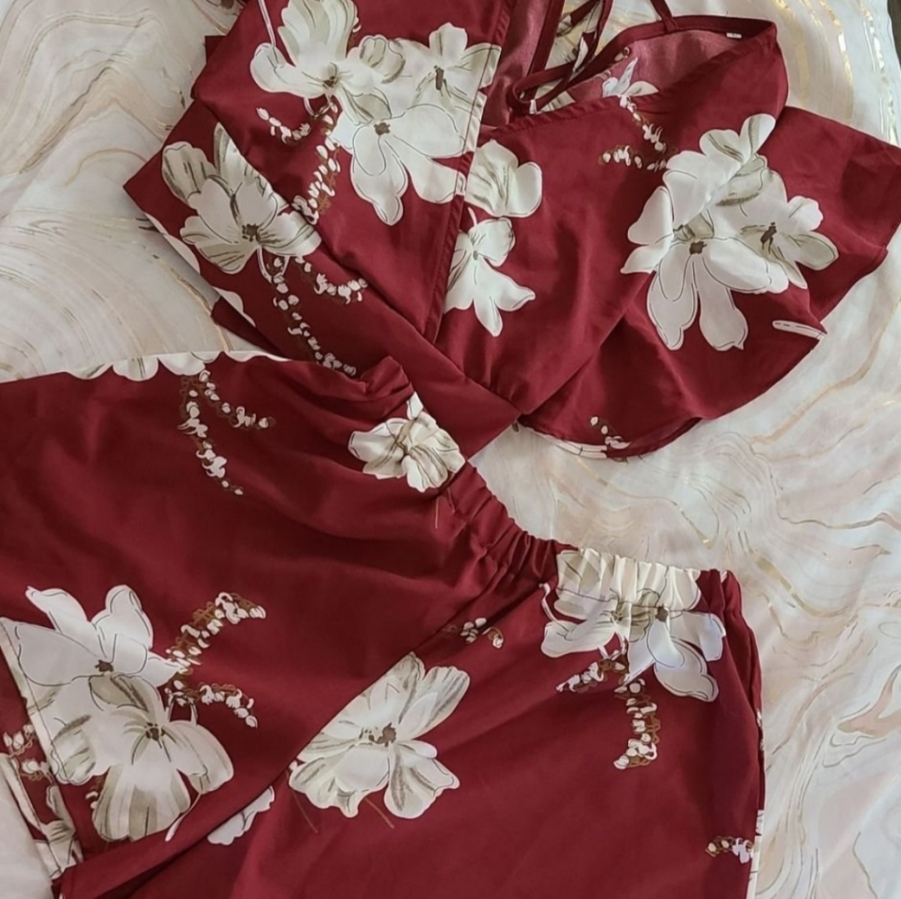 Sweatyrocks | Lg | 2 Piece Butterfly Sleeve Knot Front Crop Top with Shorts Set - Picture 3 of 5